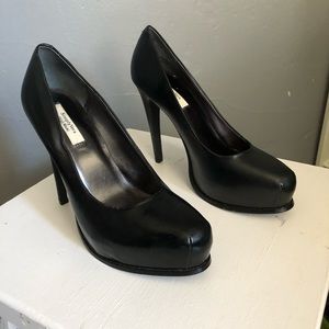 Simply Vera Wang classic pumps